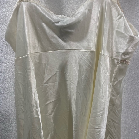 Vintage Ivory Satin Chemise with Lace Details - Picture 6 of 6